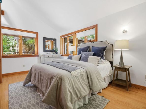 33 Oakwood, Orinda CA 94563