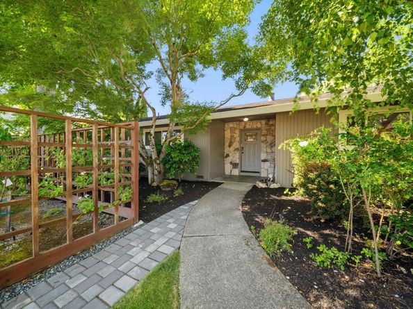 102 Brookfield Dr, Moraga CA 94556