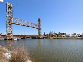3090 Glascock Street 216, Oakland CA 94601