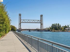 3090 Glascock Street 216, Oakland CA 94601