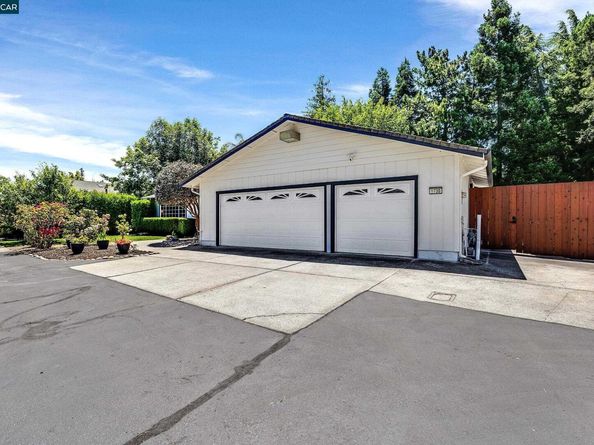 1730 Elm Rd, Concord CA 94519