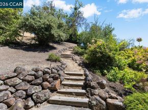20 Monte Crest Ct, Walnut Creek CA 94595