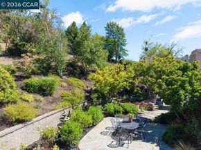 20 Monte Crest Ct, Walnut Creek CA 94595