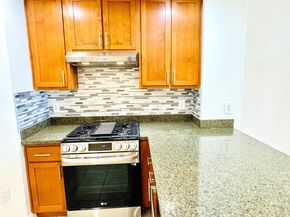 423 7th St 303, Oakland CA 94607