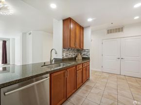 423 7th St 303, Oakland CA 94607