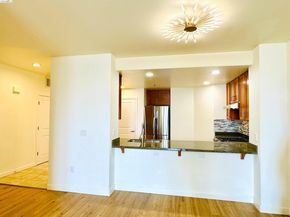 423 7th St 303, Oakland CA 94607