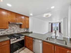 423 7th St 303, Oakland CA 94607