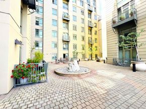 423 7th St 303, Oakland CA 94607