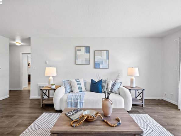 955 Shorepoint Ct 310, Alameda CA 94501