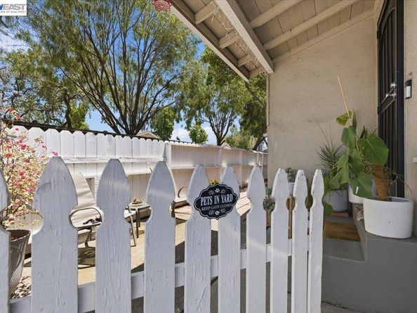 882 W Tennyson Rd, Hayward CA 94544