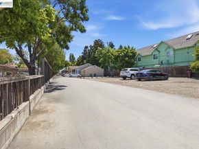 882 W Tennyson Rd, Hayward CA 94544