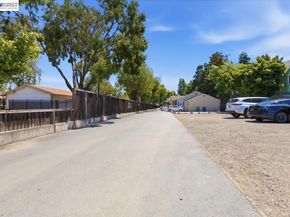 882 W Tennyson Rd, Hayward CA 94544