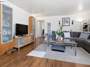 882 W Tennyson Rd, Hayward CA 94544
