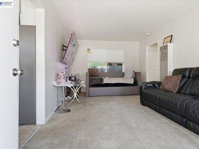 882 W Tennyson Rd, Hayward CA 94544