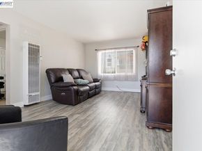 882 W Tennyson Rd, Hayward CA 94544