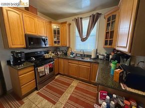 859 52nd Street, Oakland CA 94608