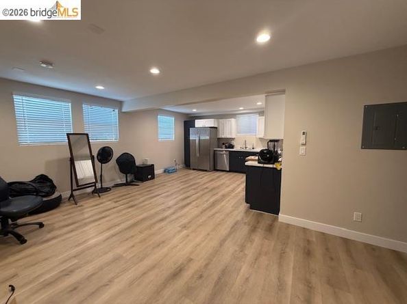 859 52nd Street, Oakland CA 94608