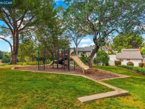 599 Mt Dell Dr, Clayton CA 94517