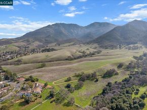 599 Mt Dell Dr, Clayton CA 94517