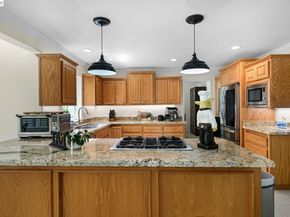 2473 Centennial Ln, Hayward CA 94541