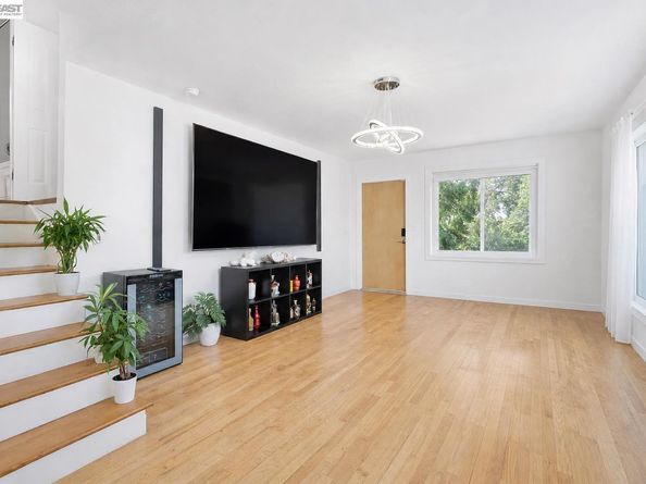 24849 2nd St, Hayward CA 94541