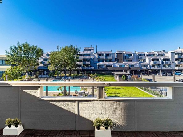 1 Embarcadero W 164, Oakland CA 94607
