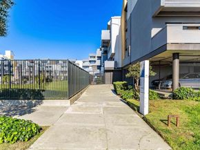 1 Embarcadero W 164, Oakland CA 94607