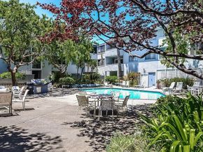 325 Kitty Hawk Rd 304, Alameda CA 94501