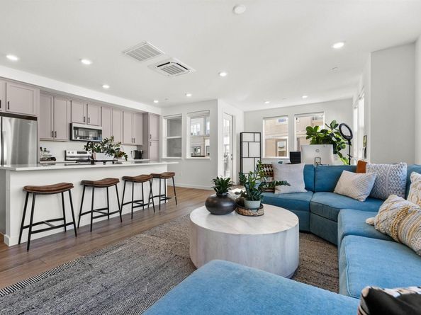 2836 Tradewind Dr, Alameda CA 94501