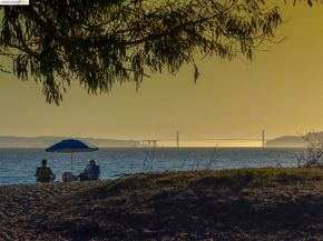 926 Pierce St, Albany CA 94706