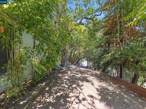 39 Saint Stephens Dr, Orinda CA 94563