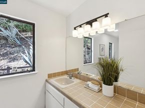 39 Saint Stephens Dr, Orinda CA 94563