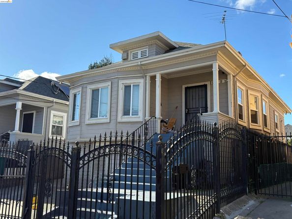 2021 Mitchell St, Oakland CA 94601