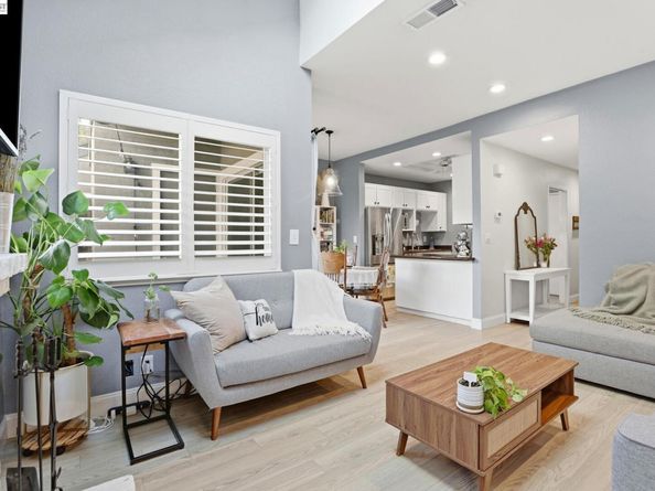 3877 Vine St, Pleasanton CA 94566