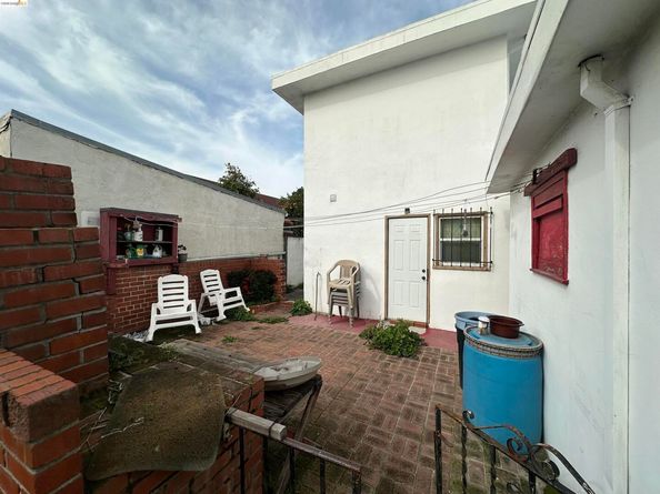 2050 102Nd Ave, Oakland CA 94603