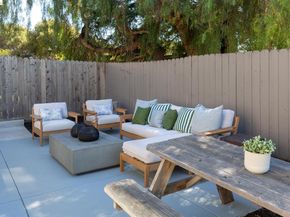 8301 Ney Ave, Oakland CA 94605