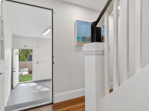 8301 Ney Ave, Oakland CA 94605