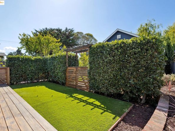 1642 10Th St, Berkeley CA 94710