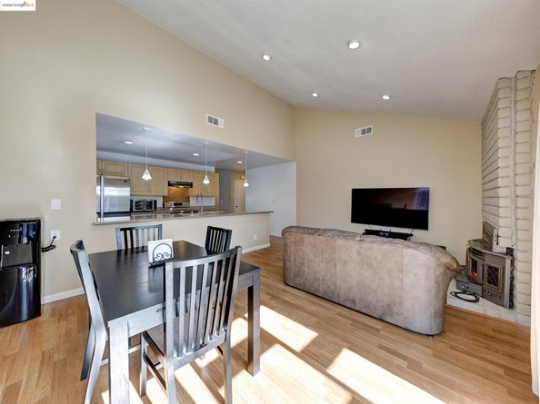 1208 Pinecrest Dr, Concord CA 94521