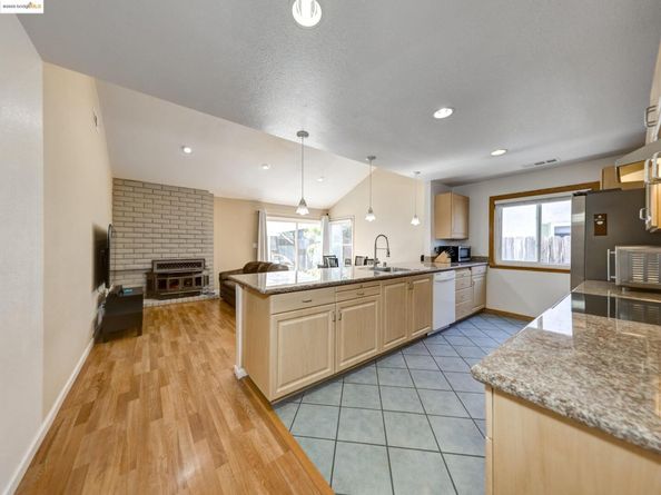 1208 Pinecrest Dr, Concord CA 94521