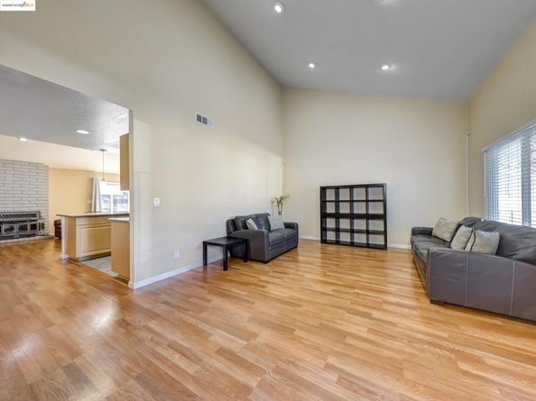 1208 Pinecrest Dr, Concord CA 94521