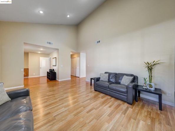 1208 Pinecrest Dr, Concord CA 94521