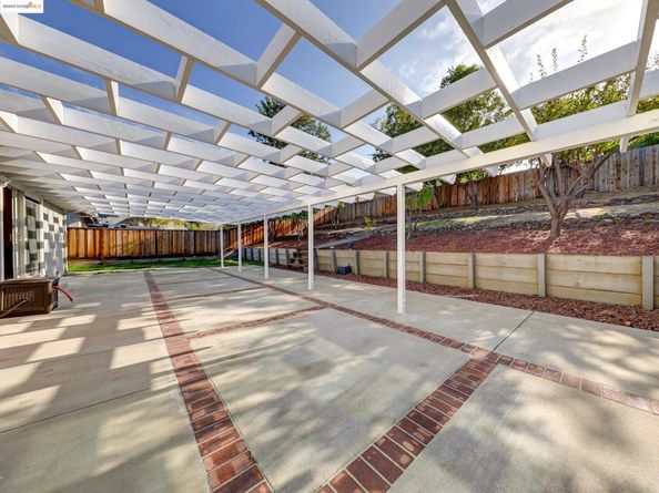 1208 Pinecrest Dr, Concord CA 94521