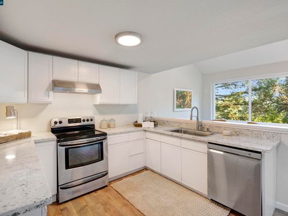 33 Marston Rd, Orinda CA 94563
