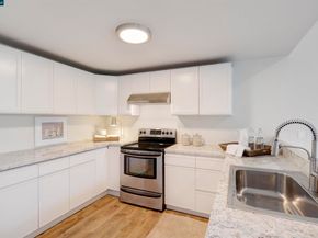 33 Marston Rd, Orinda CA 94563