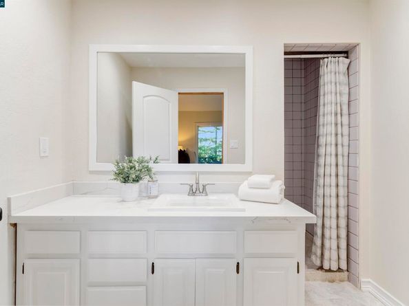 33 Marston Rd, Orinda CA 94563