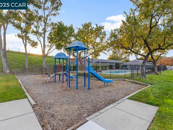 1048 Spring Valley Common, Livermore CA 94551