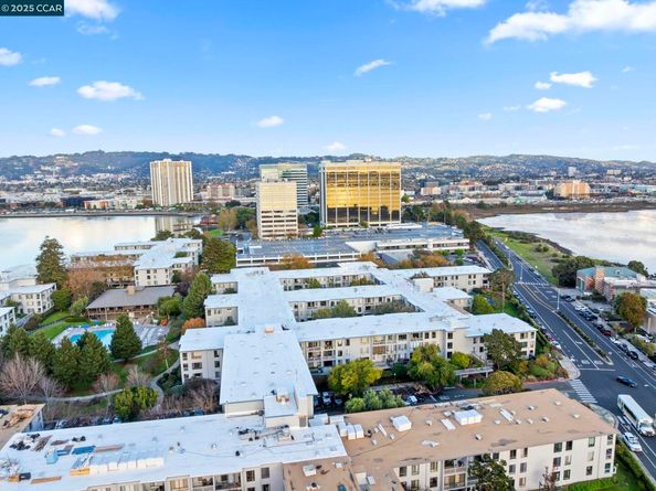 4 Commodore Drive D335, Emeryville CA 94608