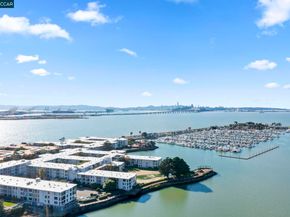 4 Commodore Drive D335, Emeryville CA 94608