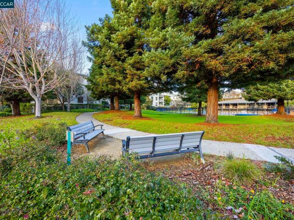 4 Commodore Drive D335, Emeryville CA 94608